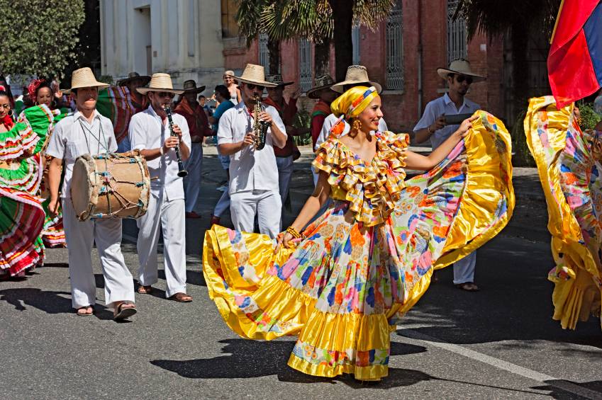 colombian dancers and musicians